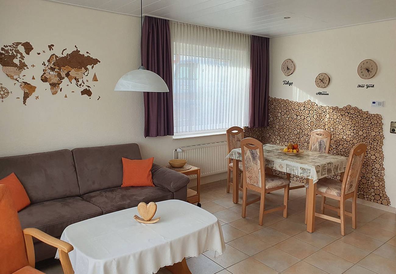 Ganze Wohnung, Ferienwohnung Nr. 4: Großzügige Parterre-Wohnung mit 2 Schlafzimmern, Wlan und E-Auto Ladestation  in Altenau, Harzvorland