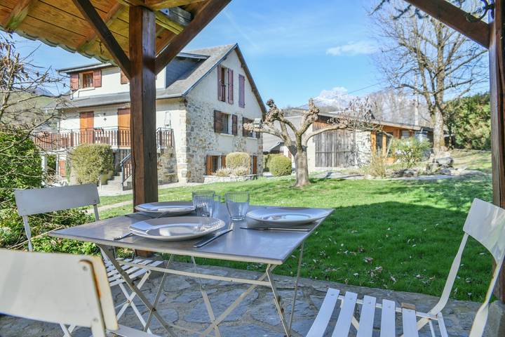 Gîte pour 4 personnes, avec Jardin à La Table