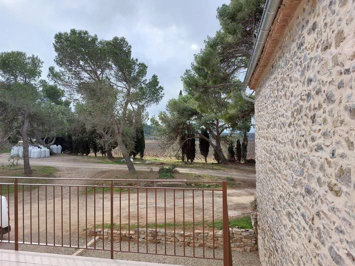 Location de vacances pour 4 personnes, avec vue ainsi que piscine et jardin à Azille - 3