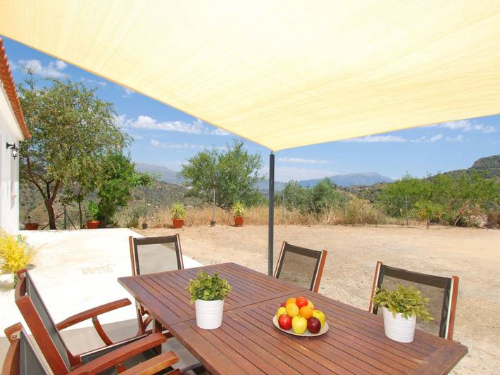 Casa rural para 7 personas, con piscina además de jardín y terraza, Se admiten mascotas en Comares - 2