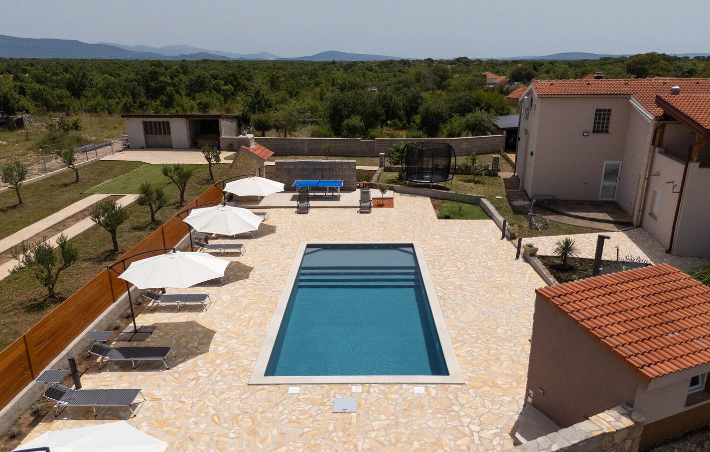Ferienhaus für 10 Personen mit Terrasse in Dalmatinisches Zagora