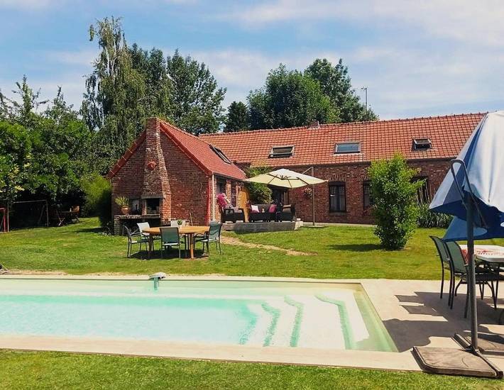Gîte pour 10 personnes, avec Terrasse et Jardin ainsi que Piscine et Vue dans Vendegies-au-Bois