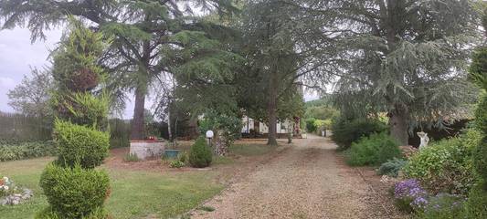 Gîte pour 4 personnes, avec piscine ainsi que jardin et terrasse à Couffy