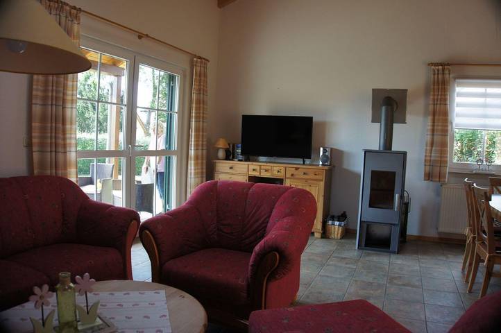 Ferienhaus für 6 Personen, mit Terrasse und Garten sowie Seeblick in Jabel