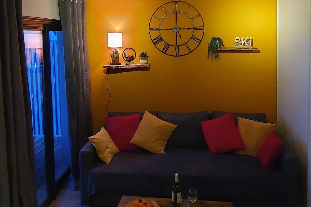 Entire apartment, Refuge Cosi: apartment in a residence at the foot of the mountains overlooking the river in Arreau, French Pyrenees