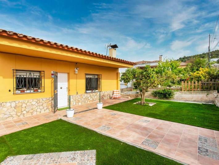 Holiday home for 6 people, with garden and view as well as pool, with pets - 1