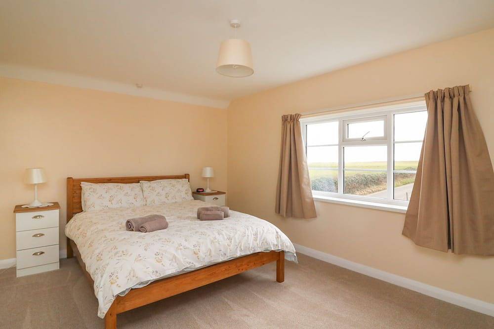Cliff Farm No. 2 Cottage, pet friendly in Burton Bradstock in Burton Bradstock, Dorset