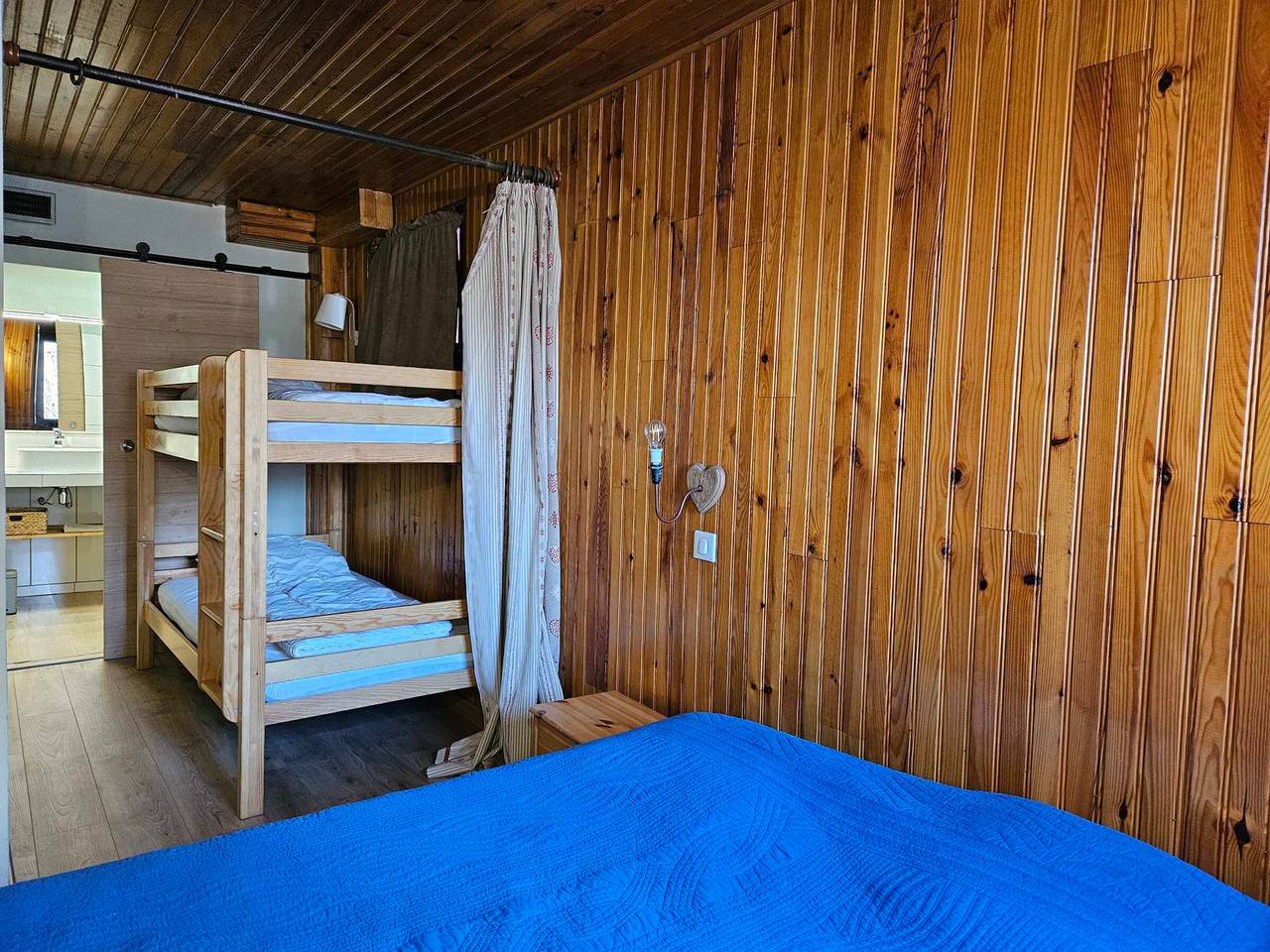 Cozy chalet for 9, large balcony, near slopes, private parking in Pra-Loup, Uvernet-Fours
