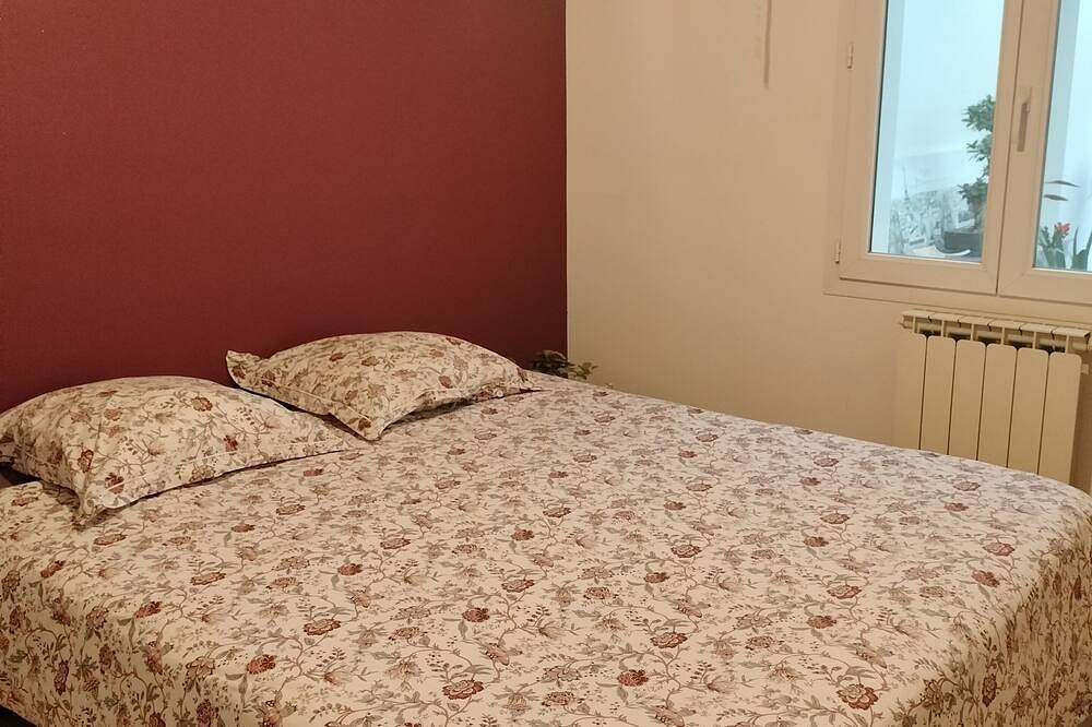 Beautiful, quiet, air-conditioned villa with swimming pool in Poulx, Region de Nimes