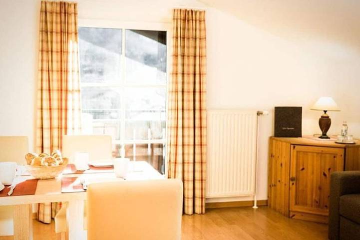 Ferienhaus für 4 Personen, mit Balkon und Garten sowie Sauna in Fuschl am See