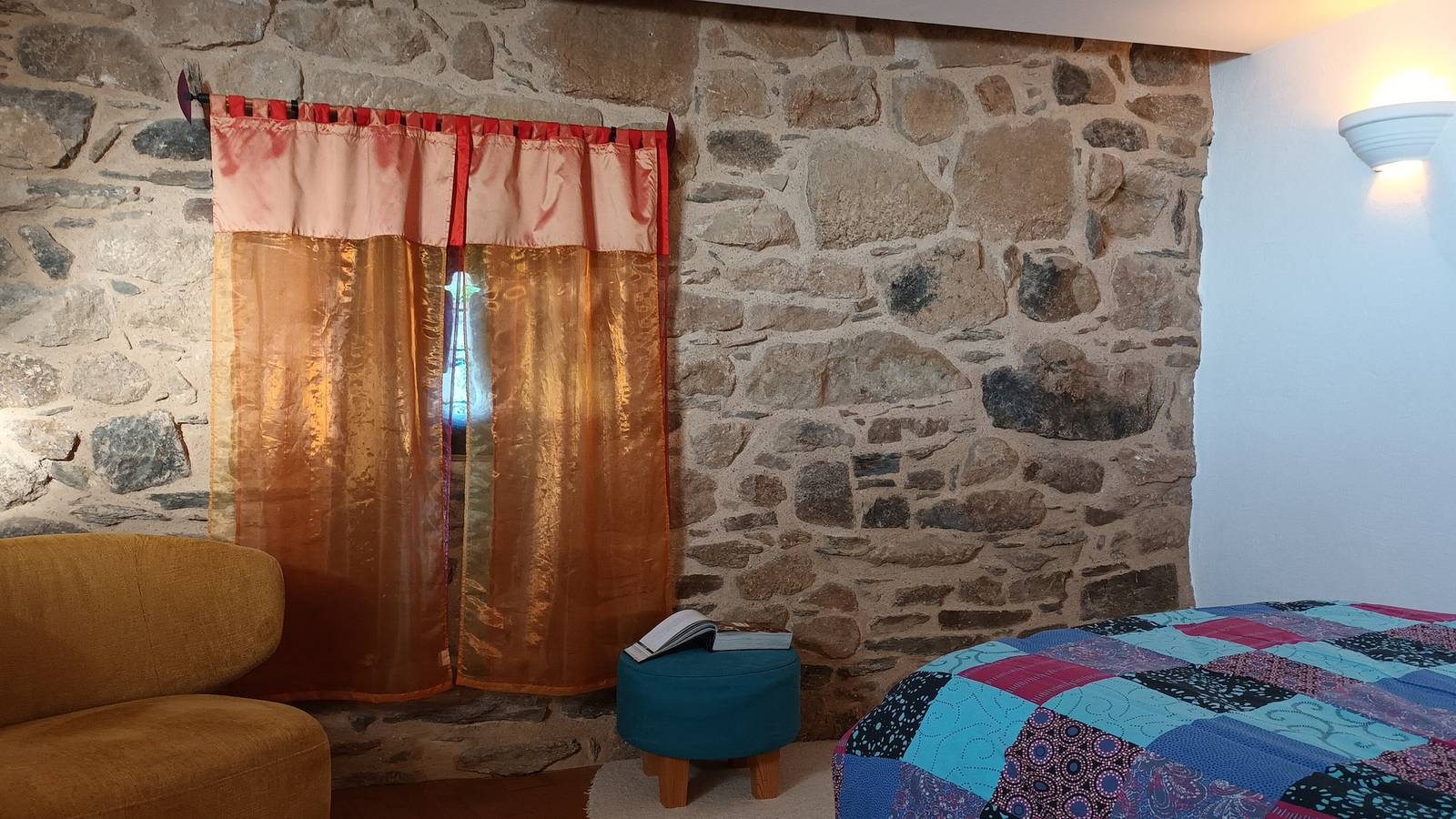 Ferienhaus 'La Clé Des Sens' mit Bergblick, privater Terrasse und Innenpool in Castelnau-Pégayrols, Parc naturel régional des Grands Causses