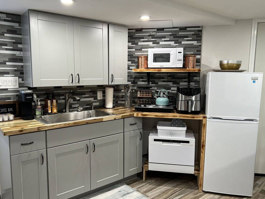 Cozy and Stylish 1 Bedroom Guest Suite in Mastic, North Fork