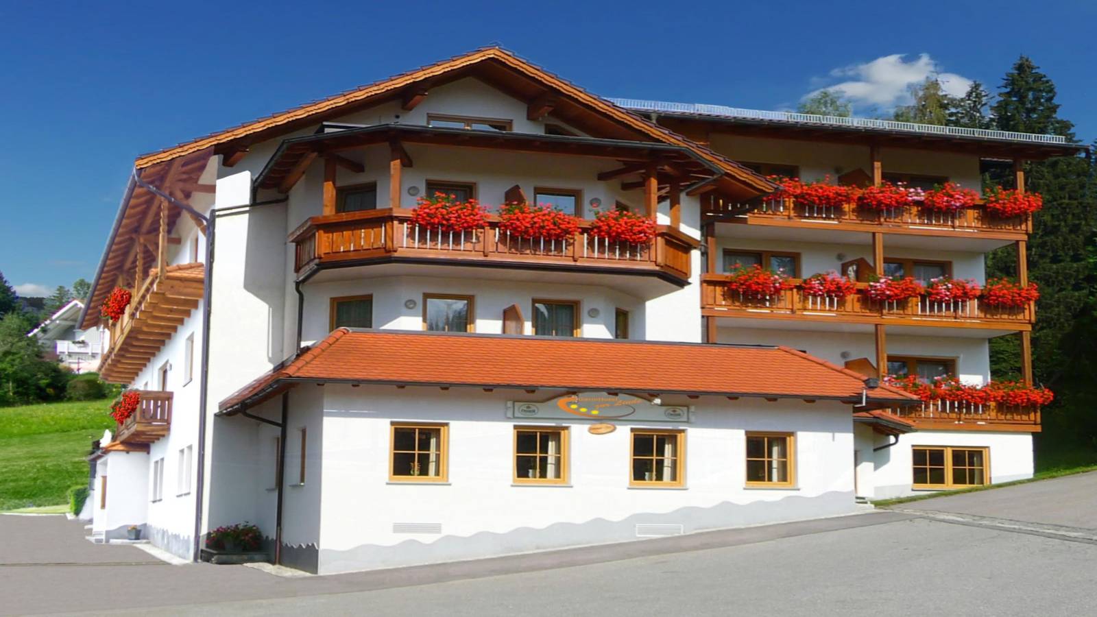 Garnihotel "zur Linde" - Doppelzimmer Komfort (23 m²) mit Balkon in Lohberg, Ostbayern