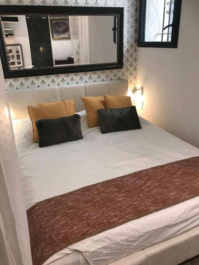 Deluxe Queen Room in Saint-Germain-en-Laye, Yvelines