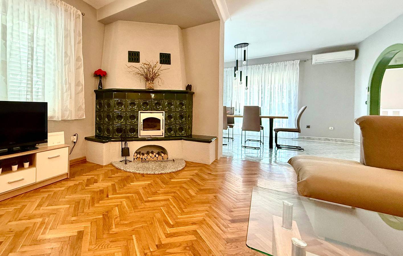 Entire holiday apartment, Holiday apartment for 7 people with garden in Dalmatian Zagora