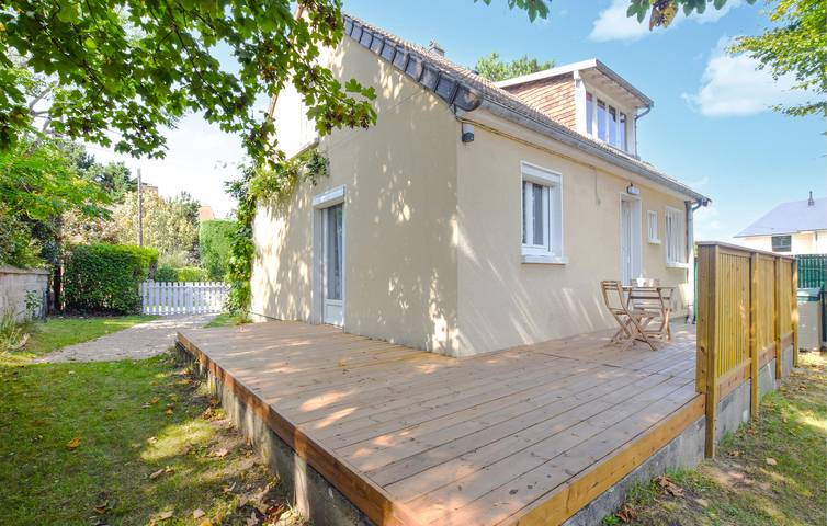 Location moderne au bord de la plage avec WiFi, parking et jardin in Cabourg, Région de Caen