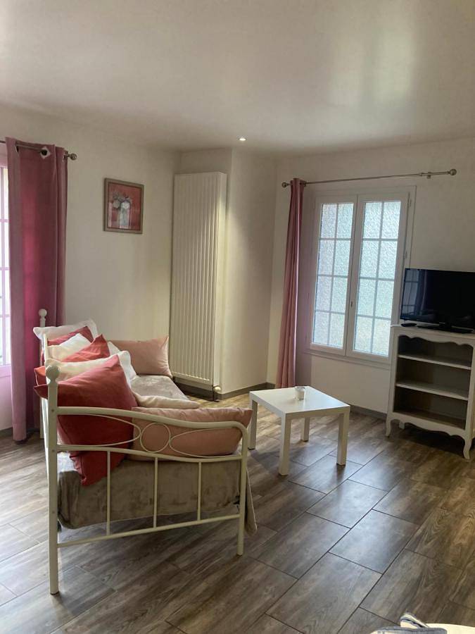 Studio Apartment in Amfreville-sur-Iton, Région de Les Andelys
