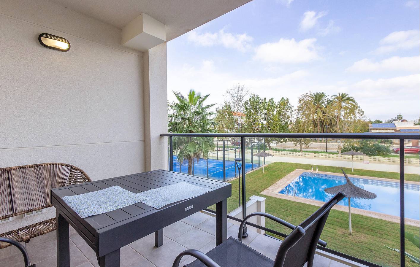 Apartamento vacacional entero, Moderno Apartamento de Vacaciones con Piscina y Parking - Cerca de la Playa de Les Bovetes in El Palmar, Costa Blanca