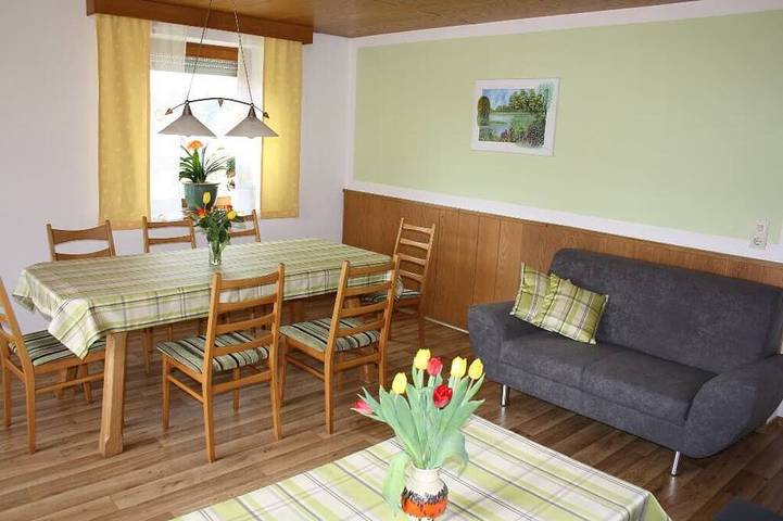Ganze Wohnung, Gemütliches Doppelzimmer (17qm) mit separater Küche in Eging am See, Ostbayern