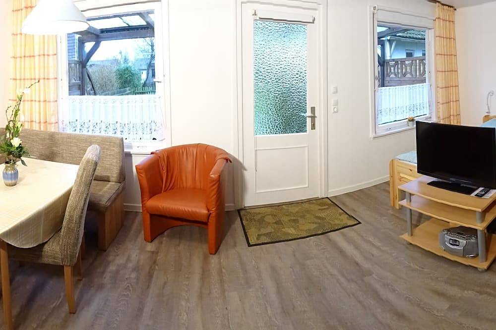 Small detached house in a quiet, sunny location near the beach. in Kieler Förde, Wisch