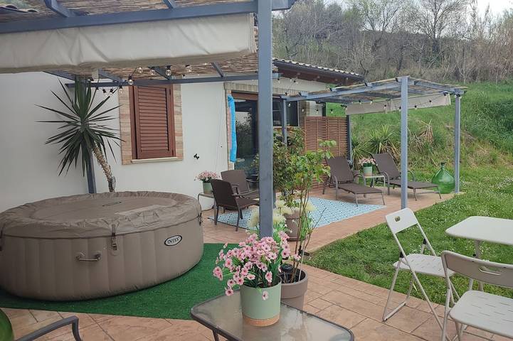 Holiday apartment for 2 people, with garden and hot tub as well as terrace - 1