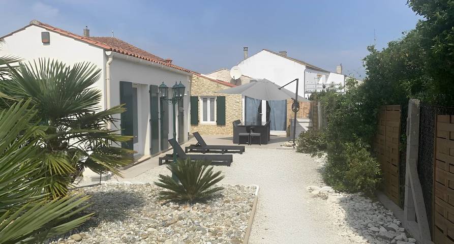Gîte pour 10 personnes, avec jardin et terrasse - 1