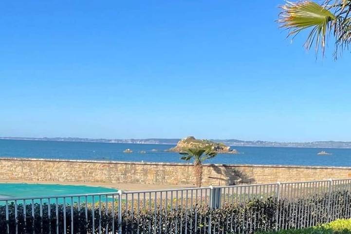 Gîte pour 4 personnes, avec terrasse ainsi que jardin et piscine, animaux acceptés dans Plage des Sables Blancs (Douarnenez)