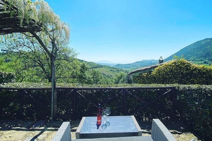 Gîte pour 4 personnes, avec Terrasse ainsi que Jardin et Piscine dans Ripa