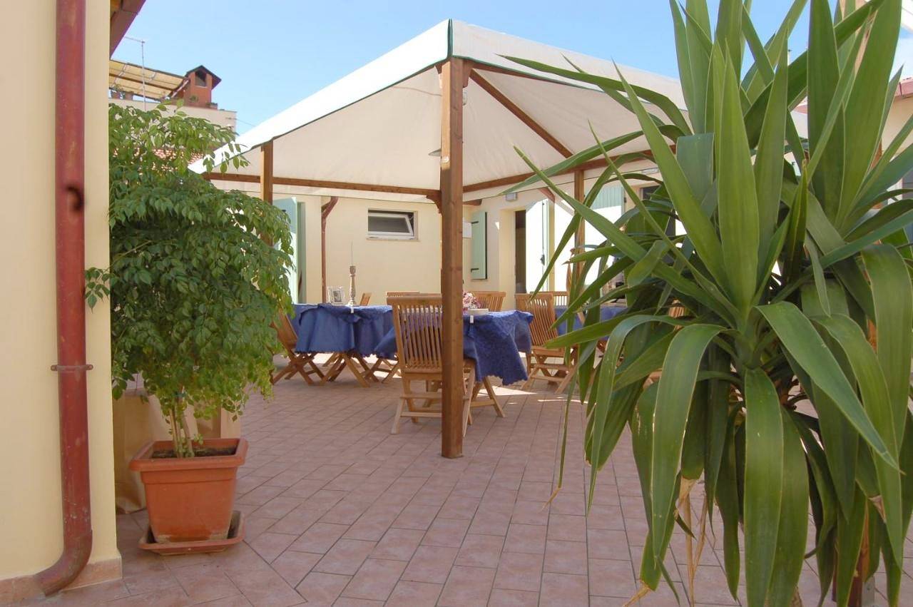 La Papaya in Marina di Pisa, Pisa