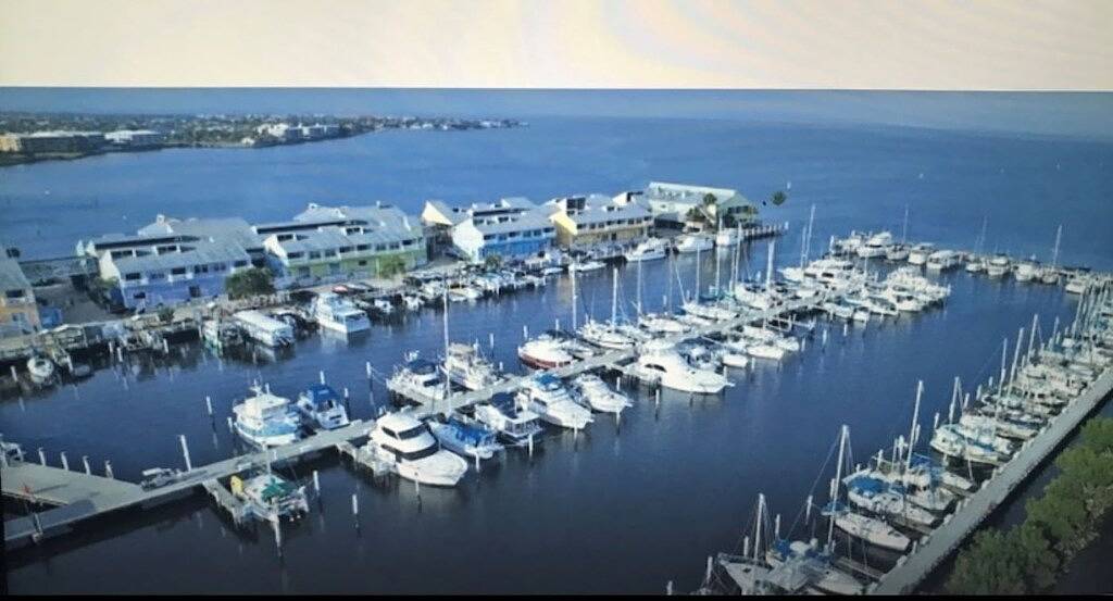 Stunning!! Luxury Waterfront Home - Heated Pool- Close to Harbor/Fish Village in Punta Gorda Isles, Punta Gorda