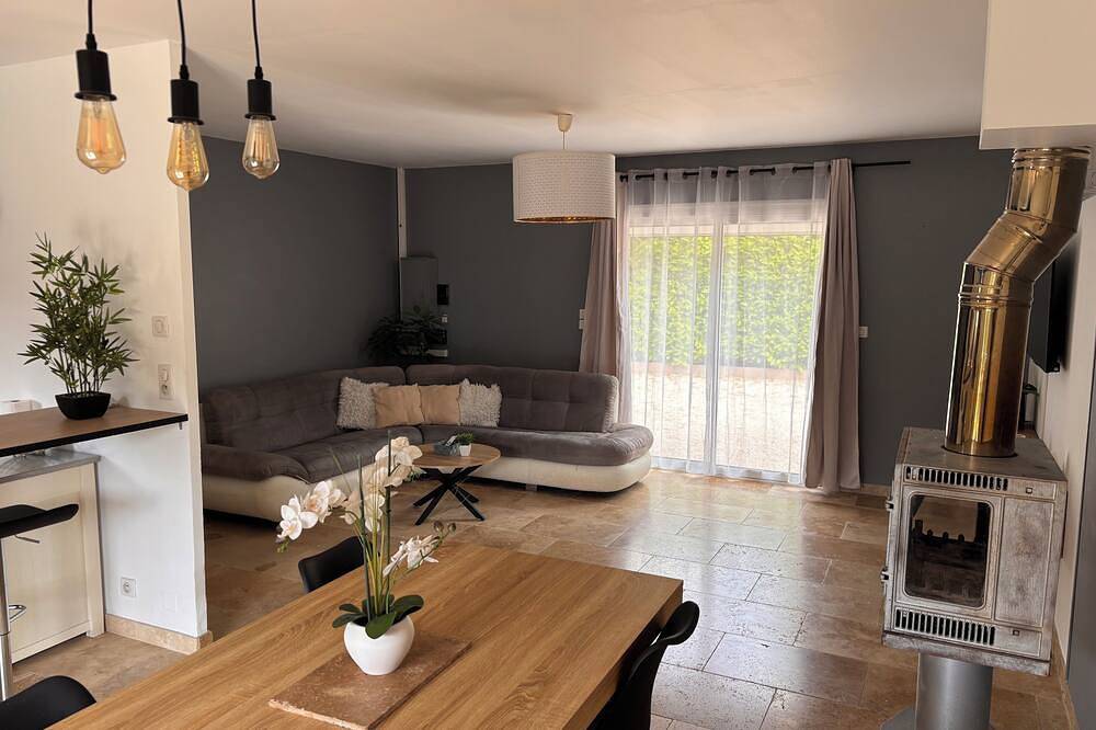 Cosy house with garden and swimming pool. in Piolenc, Vaucluse
