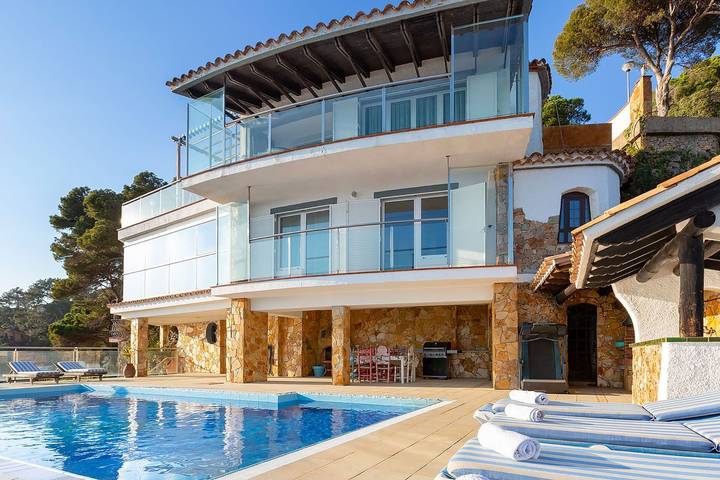 Chalet para 10 personas, con terraza además de jardín y sauna en Provincia de Gerona