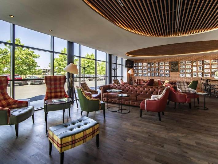 Hôtel pour 4 personnes, avec terrasse et jacuzzi ainsi que piscine et sauna, animaux acceptés