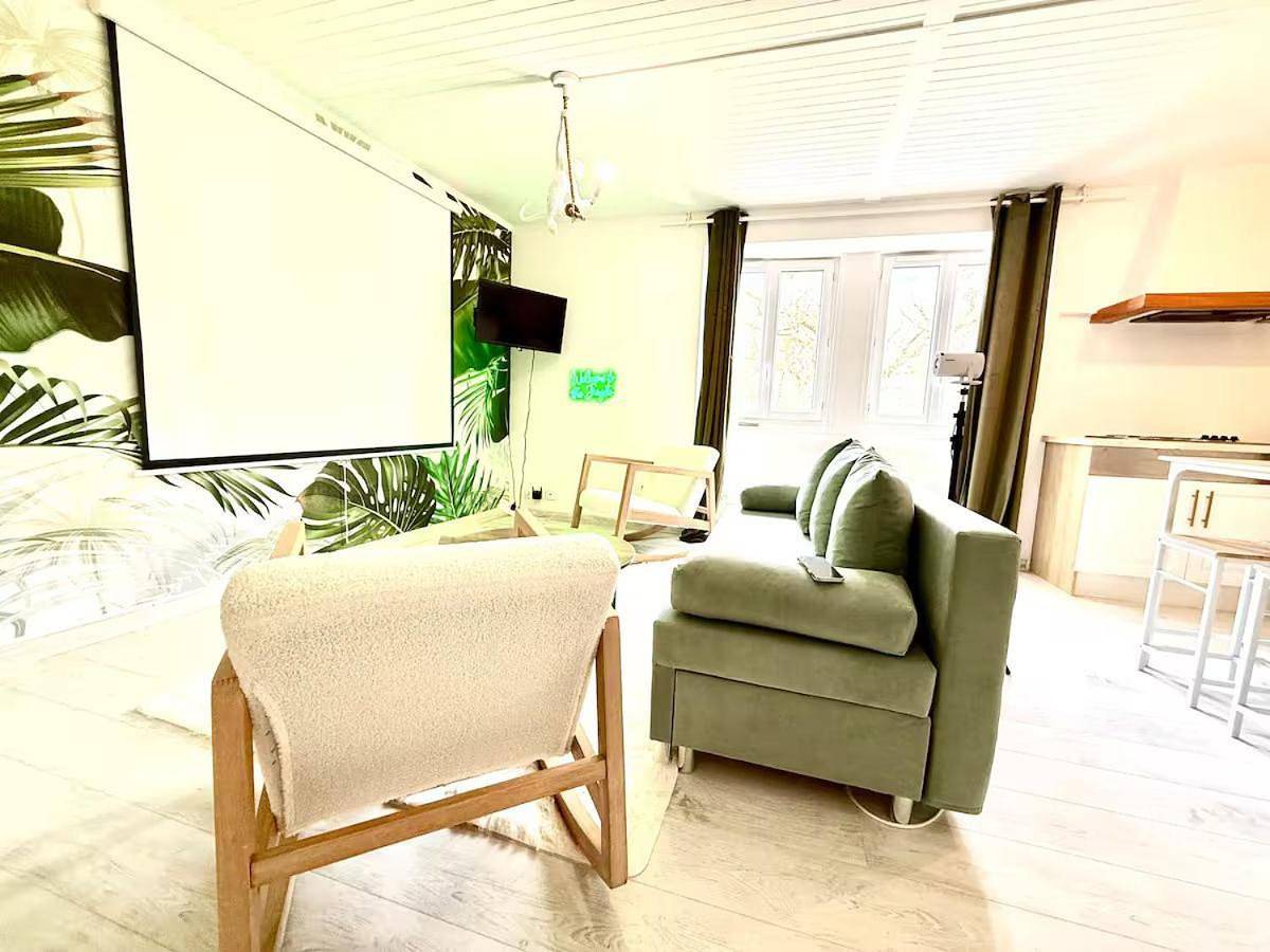Appartement entier, Balneo & Ciné - Jungle Touch - Direct Genève - Gare Bellegarde in Valserhône, Nantua