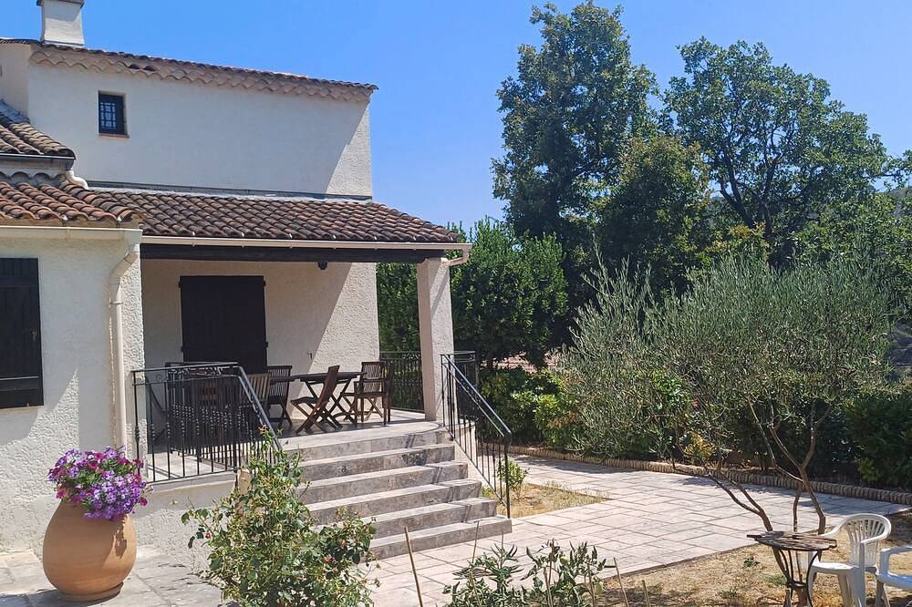 4-bedroom Provencal villa with pool ideal for one or two families in Peypin, Marseille region
