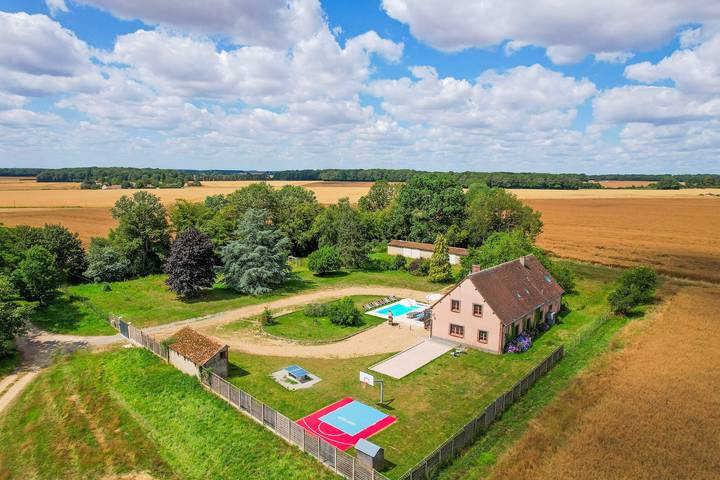 Dom wakacyjny dla 30 osób, z basen i ogród w Centre-Val de Loire