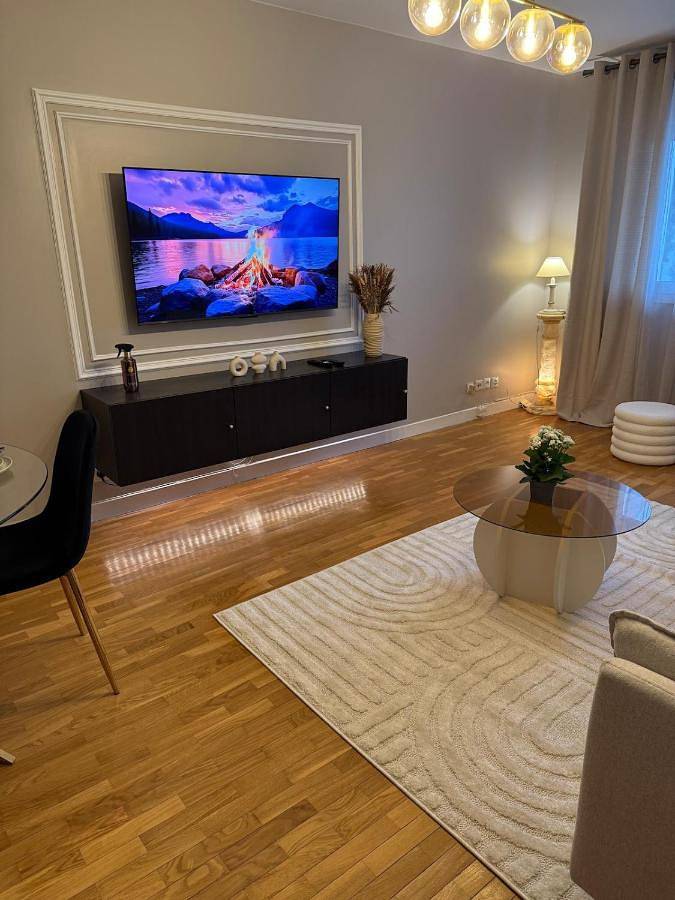 Appartement entier, Two-Bedroom Apartment in Mantes-la-Jolie, Yvelines