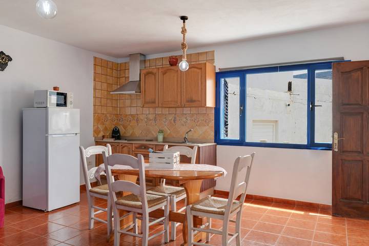 Ganze Wohnung, Ferienwohnung 'Apartamento La Caletilla' mit Meerblick, privater Terrasse und Wlan in La Graciosa, Parque Natural Archipiélago Chinijo