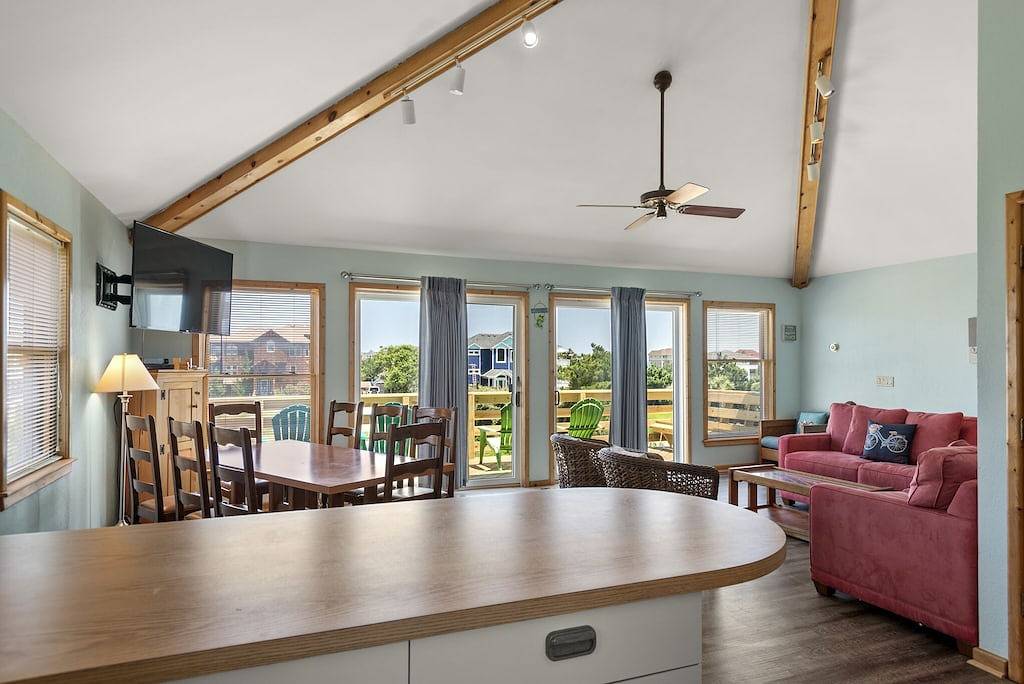 Jive 'n' Whale: Oceanside, 4 Schlafzimmer, kurzer Fußweg zum Strand, Whalehead Community. in Corolla, Currituck County