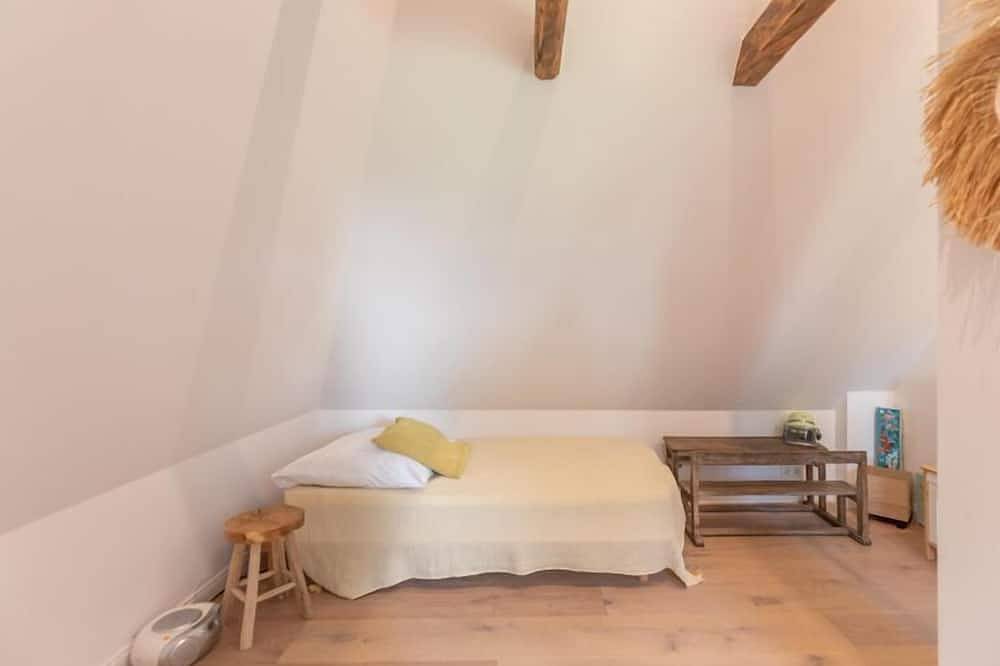 Reetgedecktes Ferienhaus mit Kachelofen in Tetenbüll, Eiderstedt