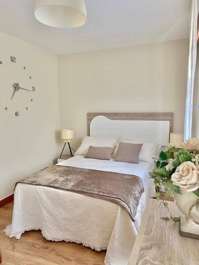Location de vacances pour 6 personnes, avec Balcon et Terrasse ainsi que Jardin et Piscine à Marín - 4
