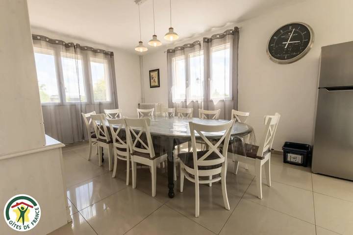 Gîte pour 12 personnes, avec terrasse dans Aÿ-Champagne - 2