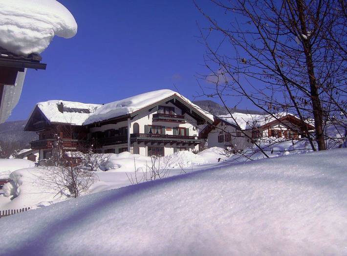 Apartamento vacacional entero, Haus Gehmacher-Maier - Chiemgau Karte - Flat Falkenstein for 2 persons with balcony, 26 square metres, kitchenette in Inzell, Alpes Bávaros