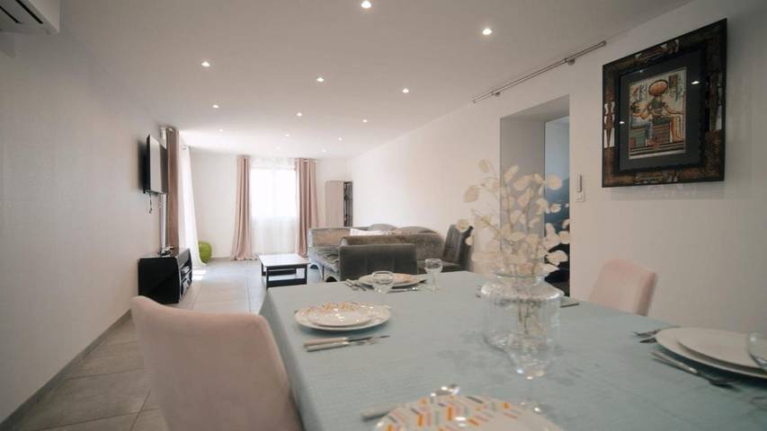 Location de vacances pour 9 personnes, avec terrasse à Pont-du-Château