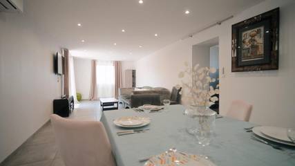 Location de vacances pour 9 personnes, avec terrasse à Pont-du-Château