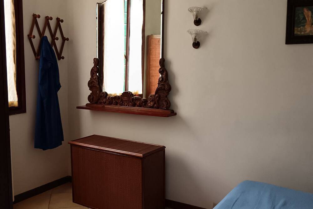 Cottage five-minute walk to the beach . 7 m. by waterbus from Biennale d'Arte in Lido di Venezia, Venedig