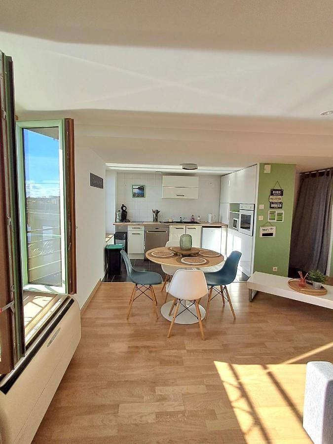 Gîte pour 4 personnes, avec vue à Saint-Denis-de-l'Hôtel - 2