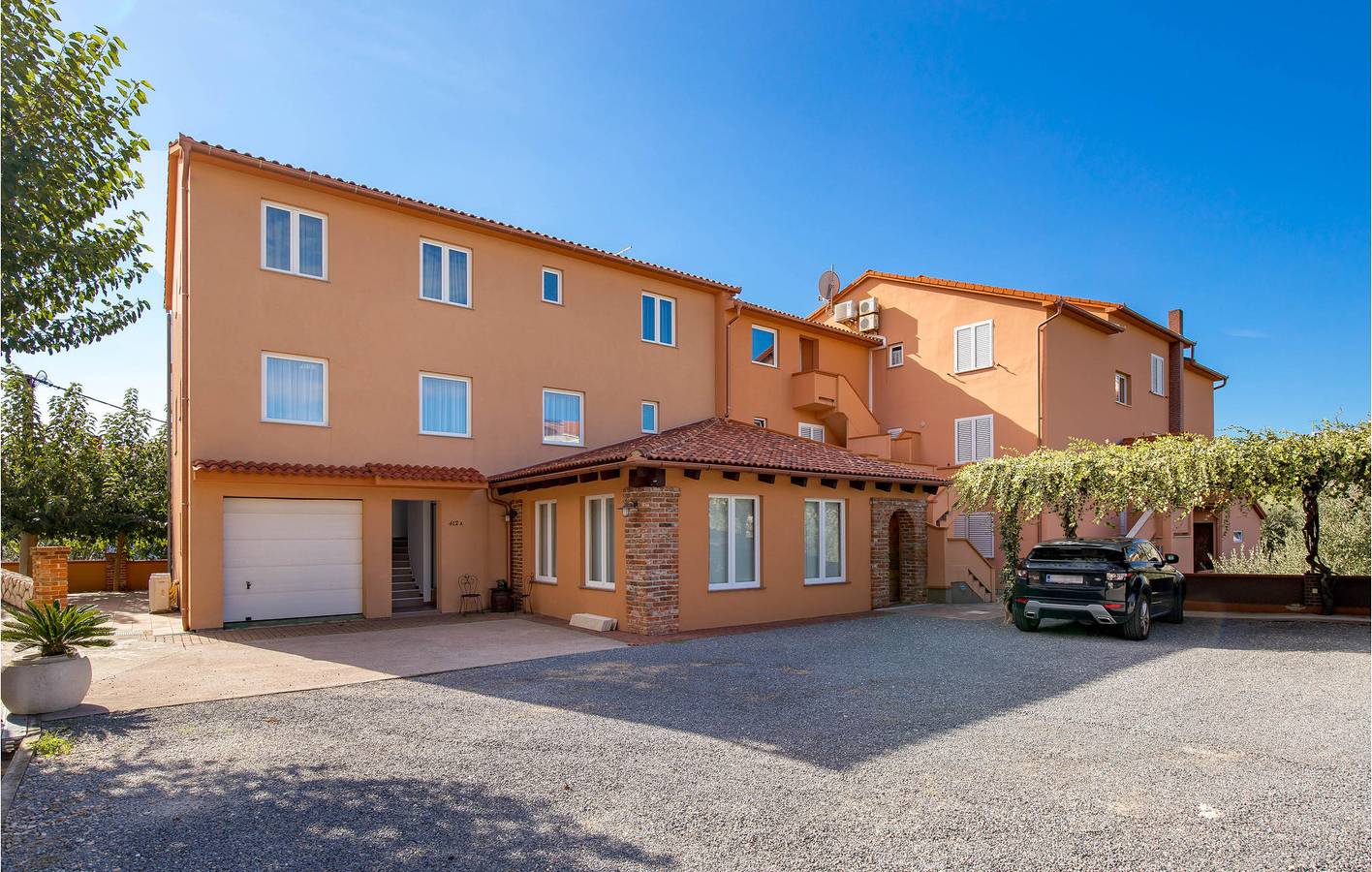 Ganze Ferienwohnung, Charmante 2-Zimmer-Wohnung mit Terrasse, WLAN und Parkplatz in der Nähe von Supetarska Draga in Kampor, Rab