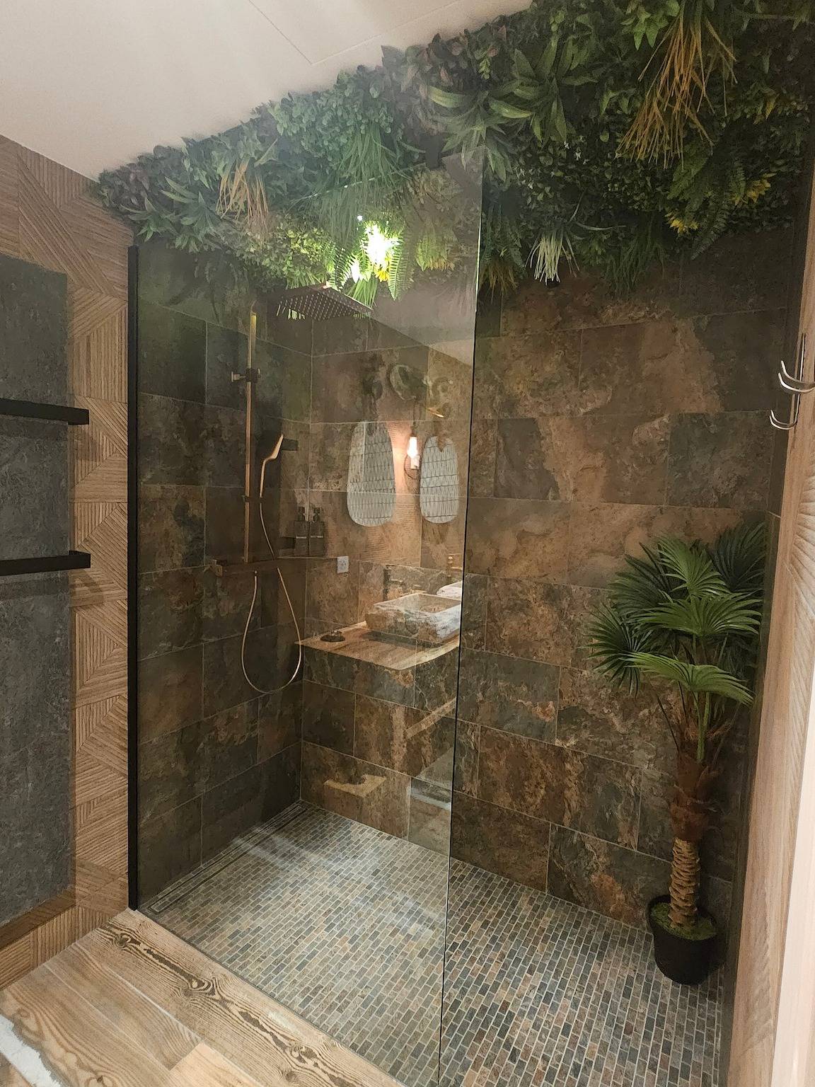 Gästezimmer Lotus Bay mit Gemeinschaftspool, Wlan und Klimaanlage in Besse-sur-Issole, Brignoles Region