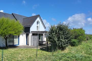 Location de vacances pour 9 personnes, avec terrasse et jardin dans Kerhillio
